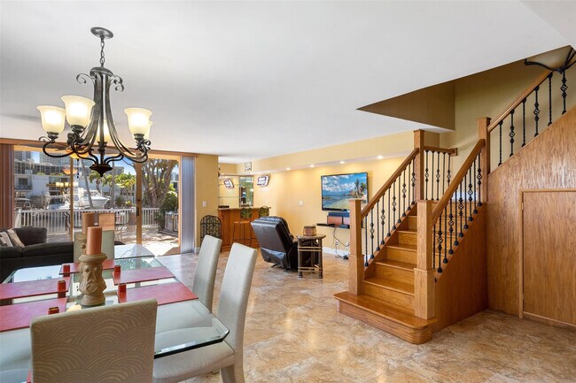 Building Photo - 822 NE 25th Ave