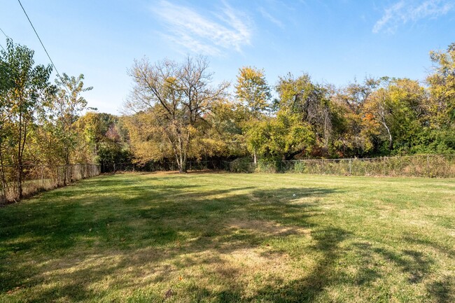 Building Photo - Beautiful Slab Home in Imperial with over ...