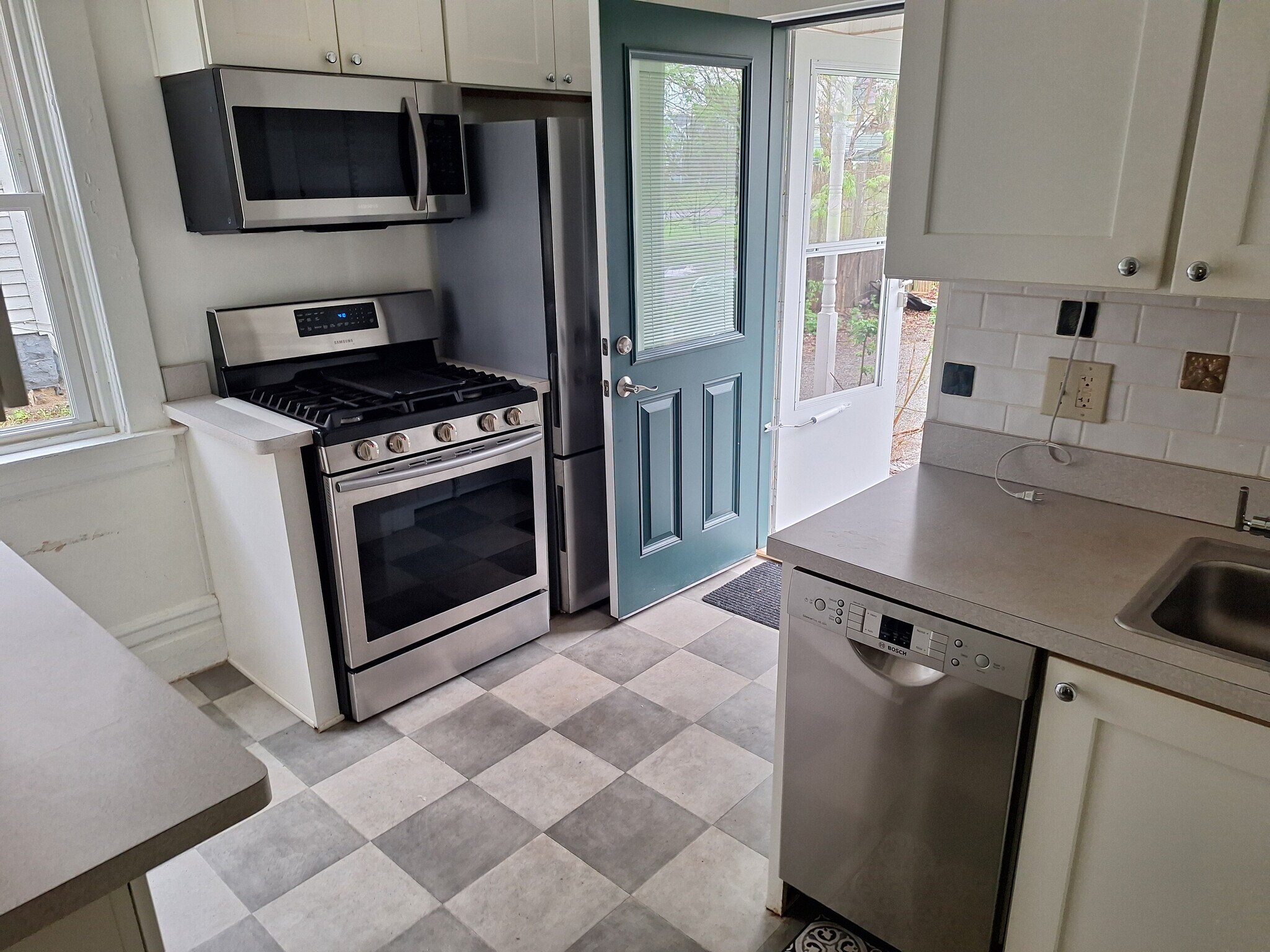 Building Photo - 517 W Shiawassee St