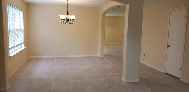 Building Photo - 28907 Fox Run Boulevard