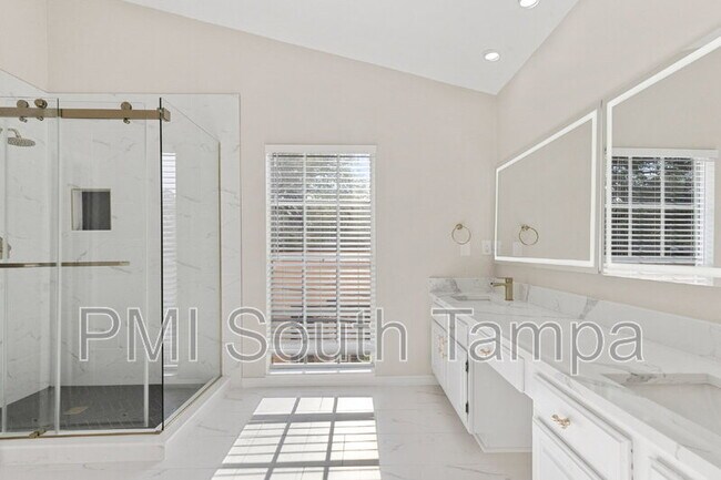 Building Photo - 3110 W Villa Rosa St