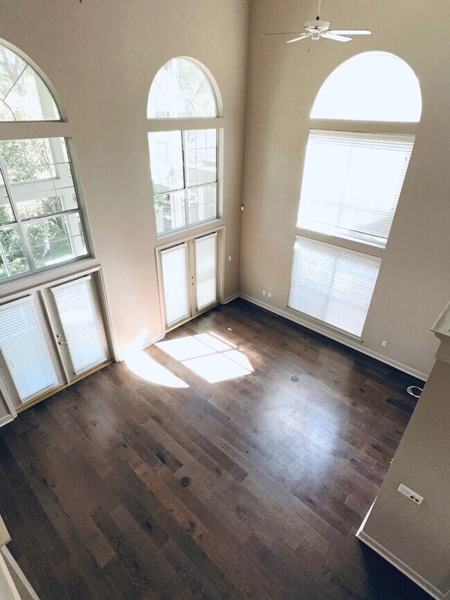 Building Photo - 10947 Palmetto Blvd