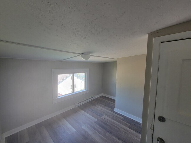 Building Photo - 516 2nd Ave S