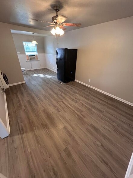 Building Photo - 704 Sunny Ln