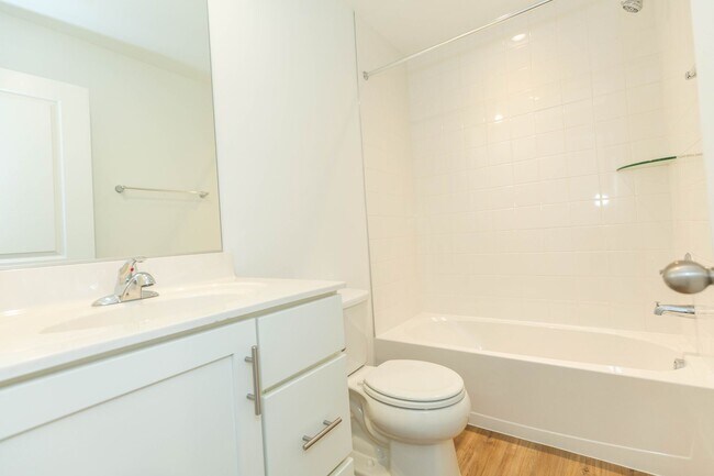 Building Photo - 3 Bed/3.5 Bath NEW Townhome in Charles Town, WV