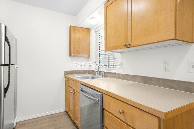 Building Photo - Enticing 3 Bed 1.5 Bath home in NE Salem!