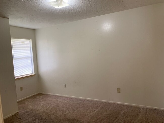 Building Photo - Coming Soon ! Nice 4 Bed Room Home in North Houston Area