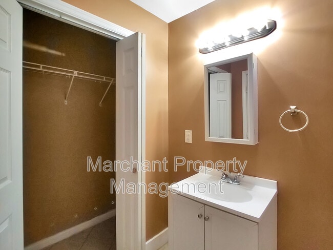 Building Photo - 522 Perry Ave