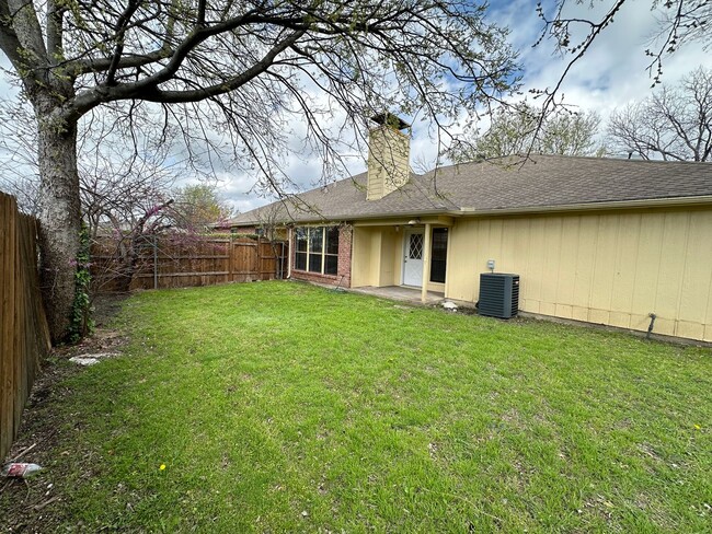 Building Photo - 4738-4740 Berridge Lane