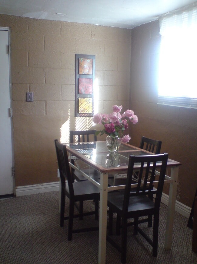 Building Photo - 608 E 500 N