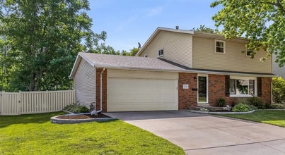 Building Photo - House in Morton, IL - 3 Bedroom/ 2.5 Baths