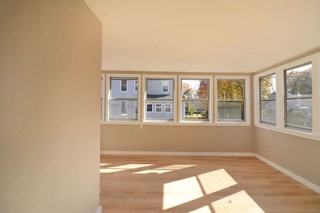 Building Photo - 154 Hawthorne Ave