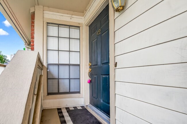 Building Photo - 2211 S Kirkwood Rd