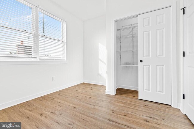 Building Photo - 2350 Moore St