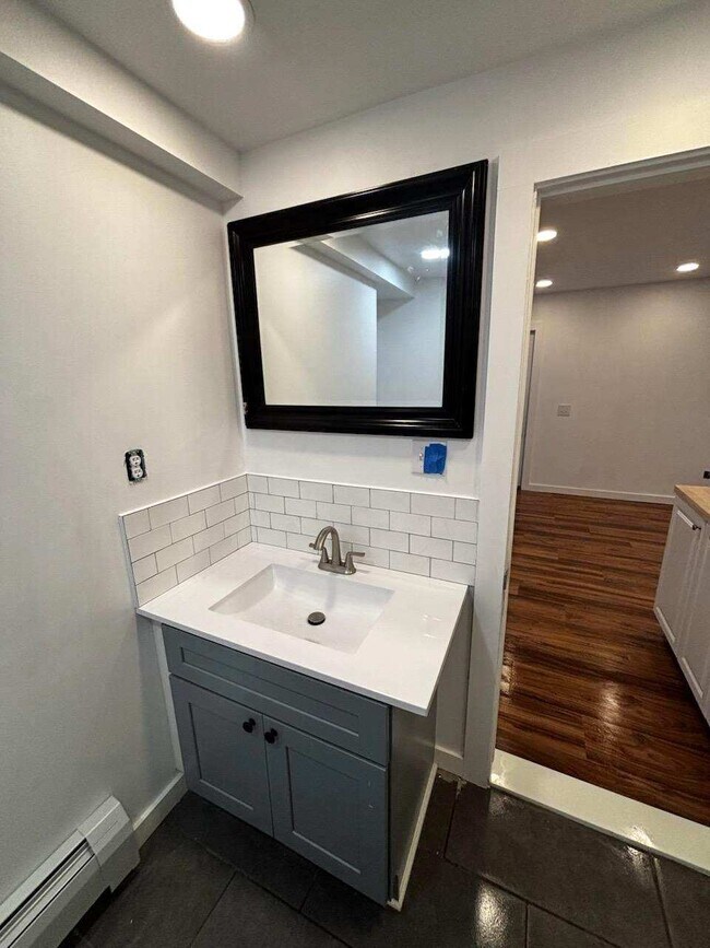 Building Photo - 4 Orchard St