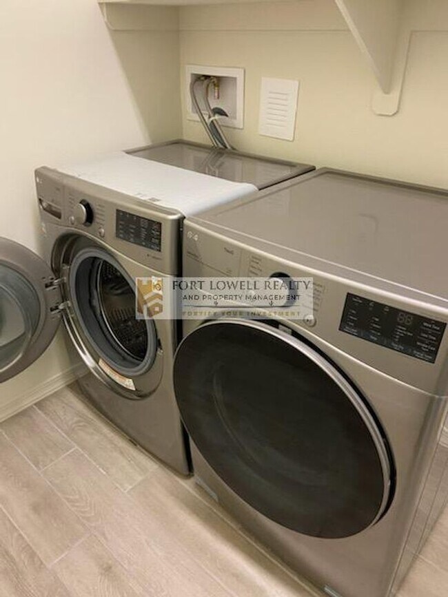 Building Photo - Luxury Living in Oro Valley $2750.