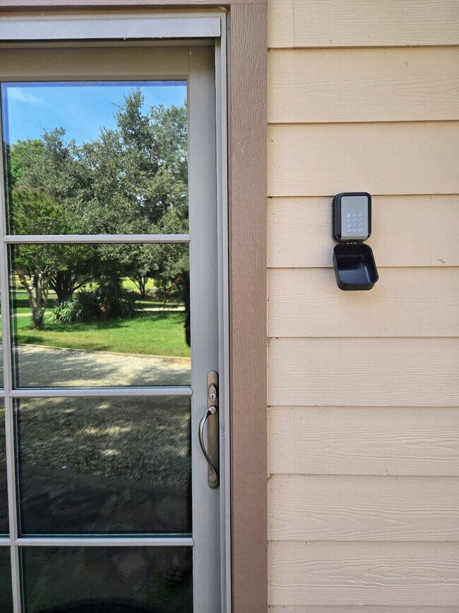 Building Photo - 1207 Shahan Prairie Rd