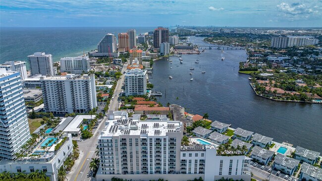 Building Photo - 401 N Birch Rd