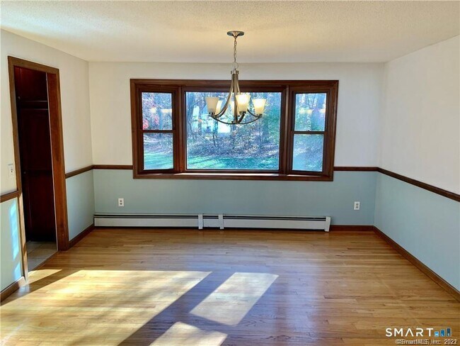 Building Photo - 121 Rockledge Dr