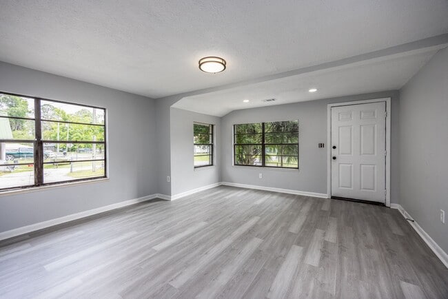 Building Photo - ? Fully Renovated 3-Bedroom Home in Starke...