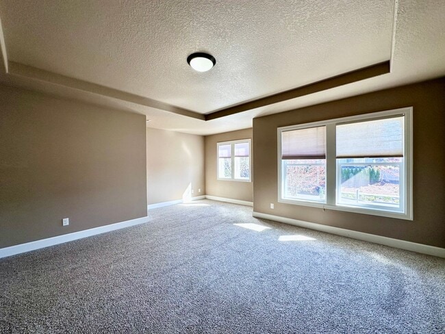 Building Photo - Modern 3 Bed/2.5 Bath with Double Car Garage Townhome in Sandy, OR!