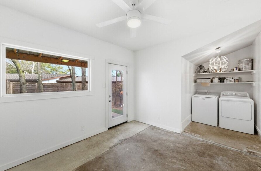 Building Photo - 3408 Dolphin Dr