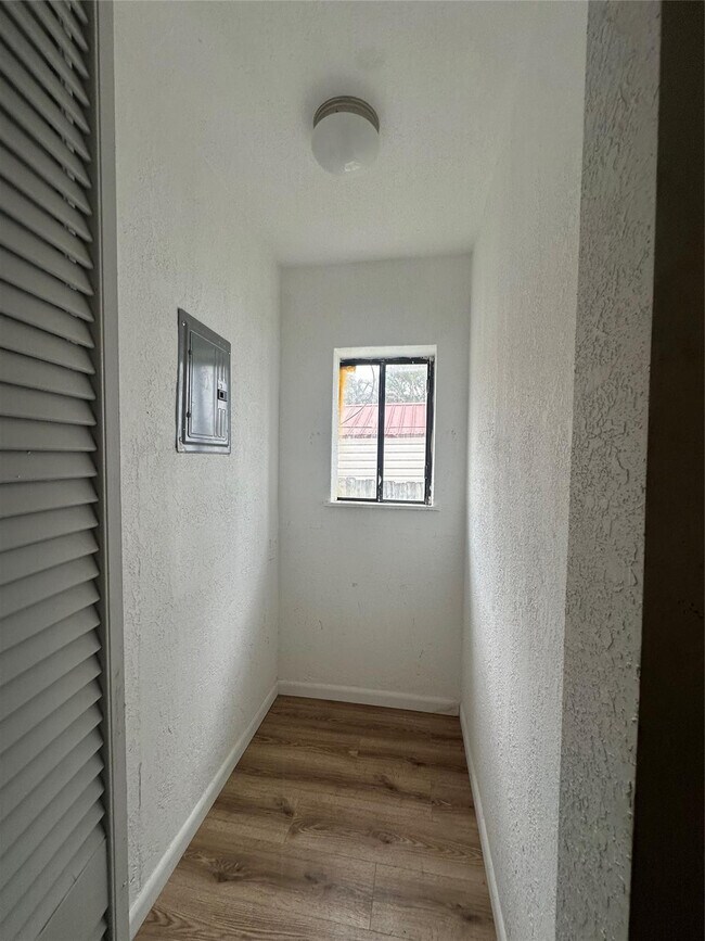 Building Photo - 1947 Buchanan St