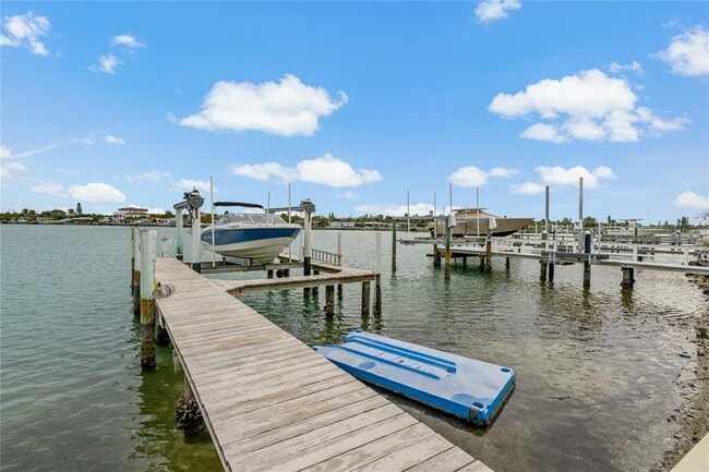 Building Photo - 8441 Bayshore Dr