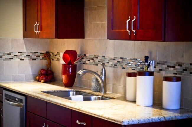 Building Photo - Beautiful remodeled ground floor 2 bedroom 1.5 bath