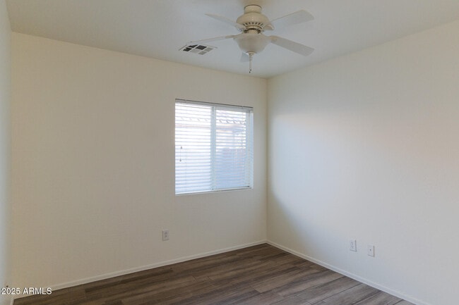 Building Photo - 1759 W Wilson Ave