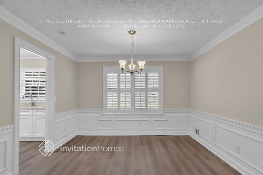 Building Photo - 4011 Colonial Dr SW