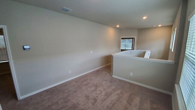 Building Photo - Lovely 4 bedroom townhome in Venetian Bay