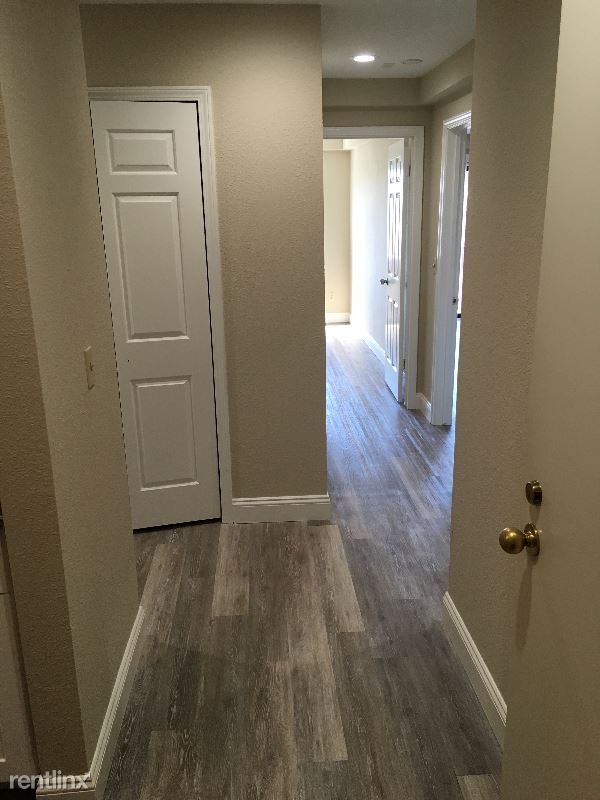 Building Photo - 930 Mission Rd