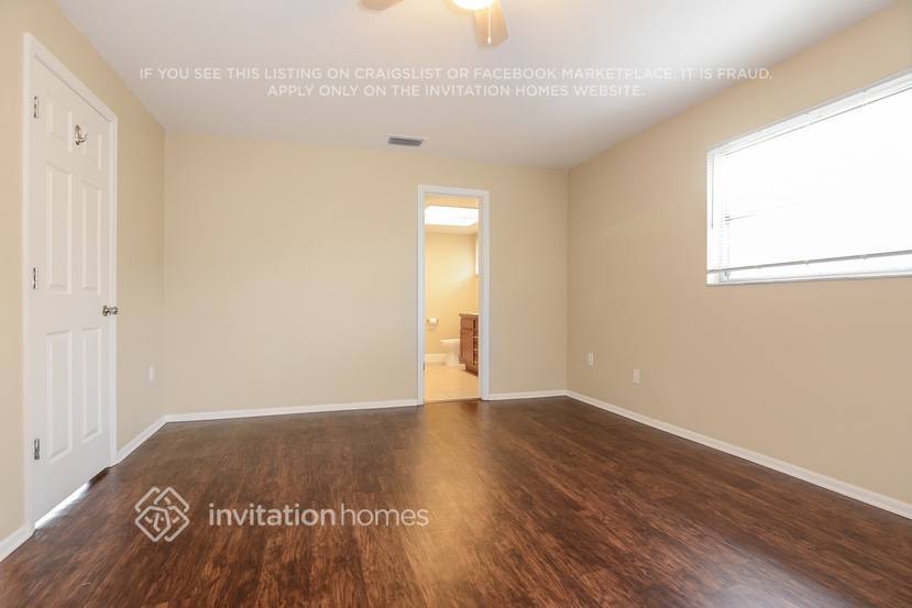 Building Photo - 2111 Almeria Way S