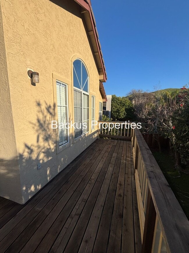 Building Photo - Wonderful two-story home in Las Palmas