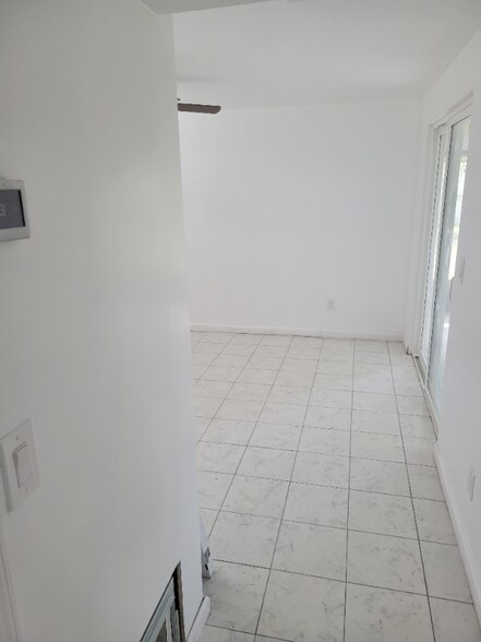 Building Photo - 111 Francis Dr NE