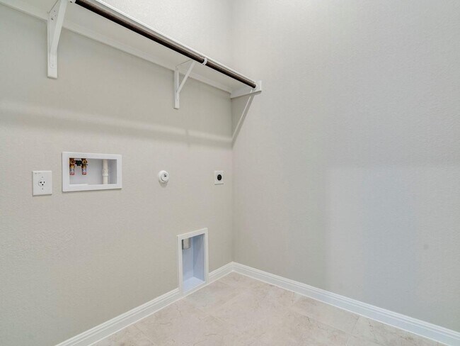 Building Photo - 270 Rimrock Ct