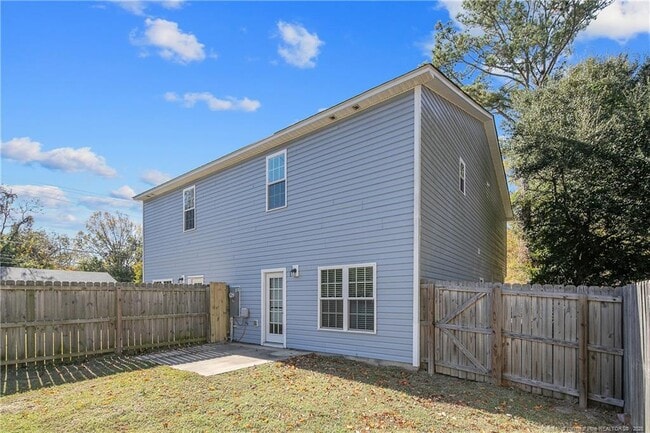 Building Photo - 393 Hicks Ave