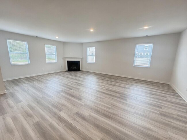 Building Photo - 874 Nightingale Ave