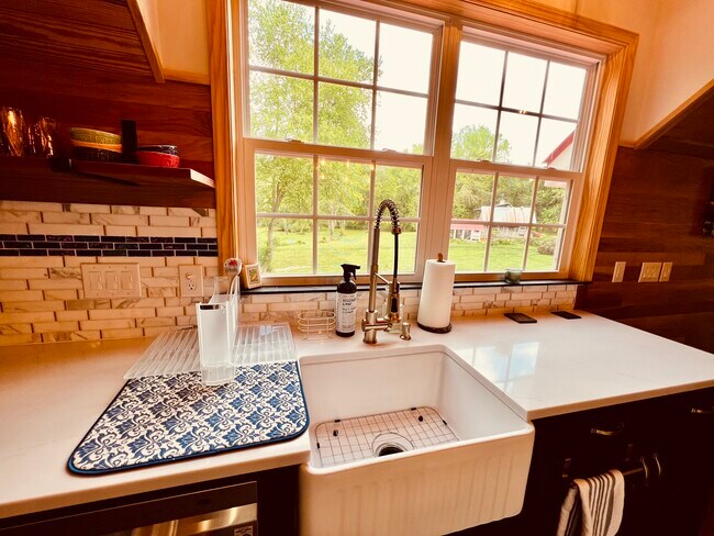 Building Photo - 754 Woodlands Rd