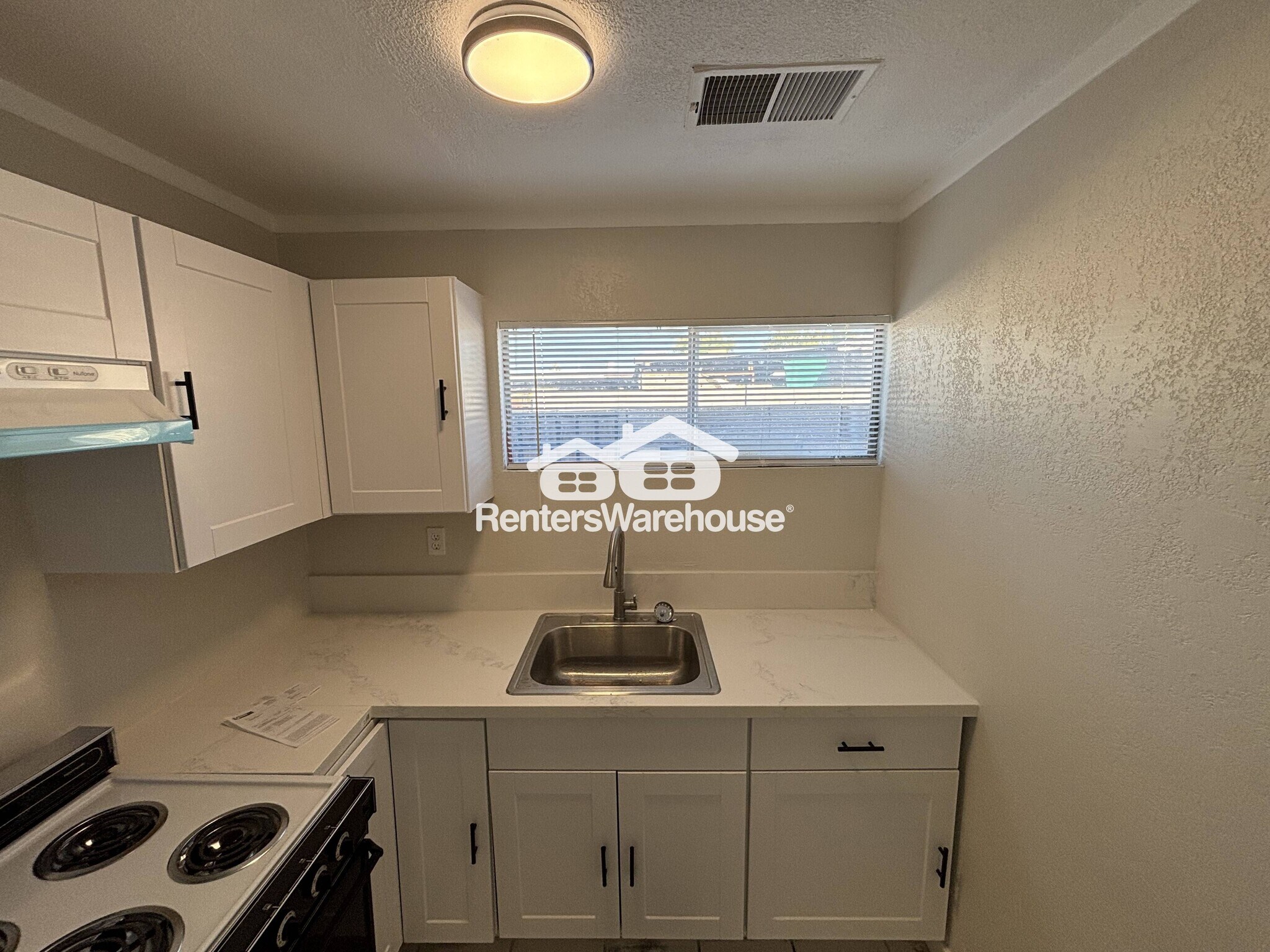 Building Photo - 2818 W Heatherbrae Dr