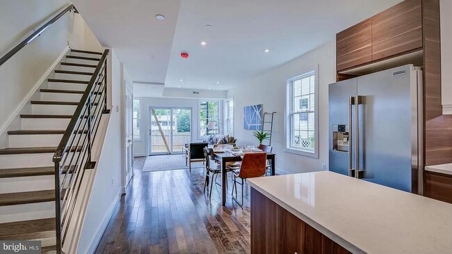 Building Photo - 1209 Oates St NE