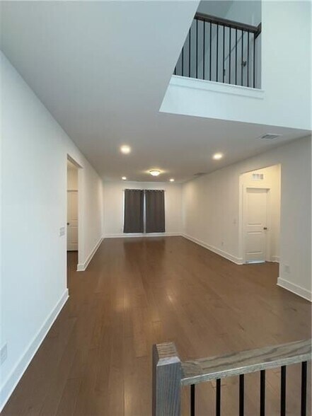 Building Photo - 1255 Westshore Dr