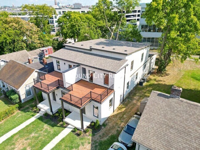 Building Photo - 2715 Delaware Ave