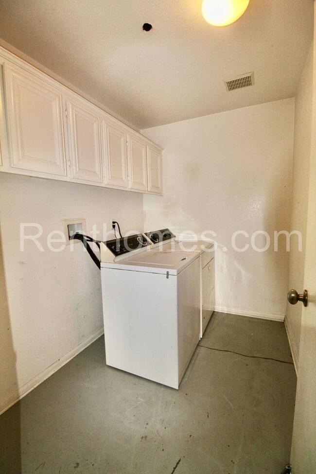 Building Photo - Torrey Highlands, 13330 Via Bellarado #2, ...