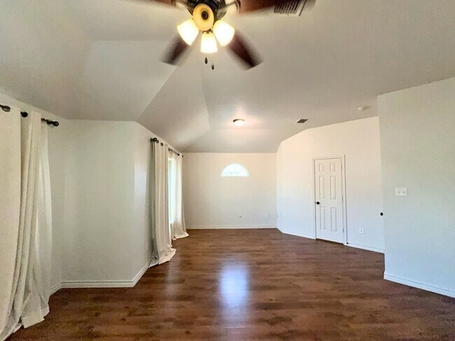Building Photo - 12614 Oceanside Dr