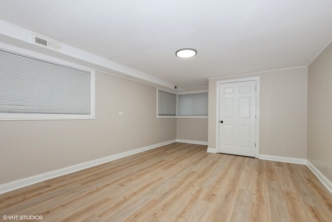Building Photo - 363 Winnebago St