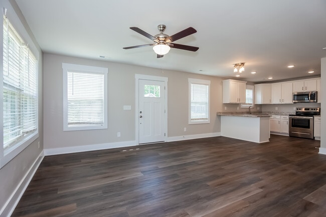 Building Photo - 607 N Scruggs St