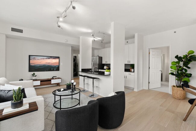 Building Photo - 400 W Ontario St