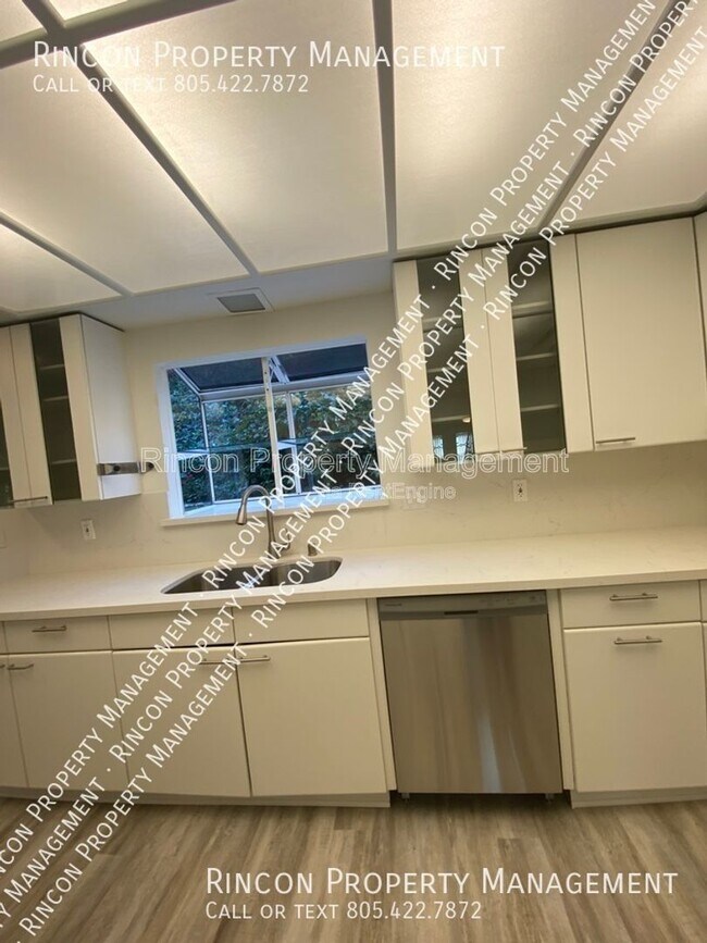 Building Photo - 555 Skyline Rd